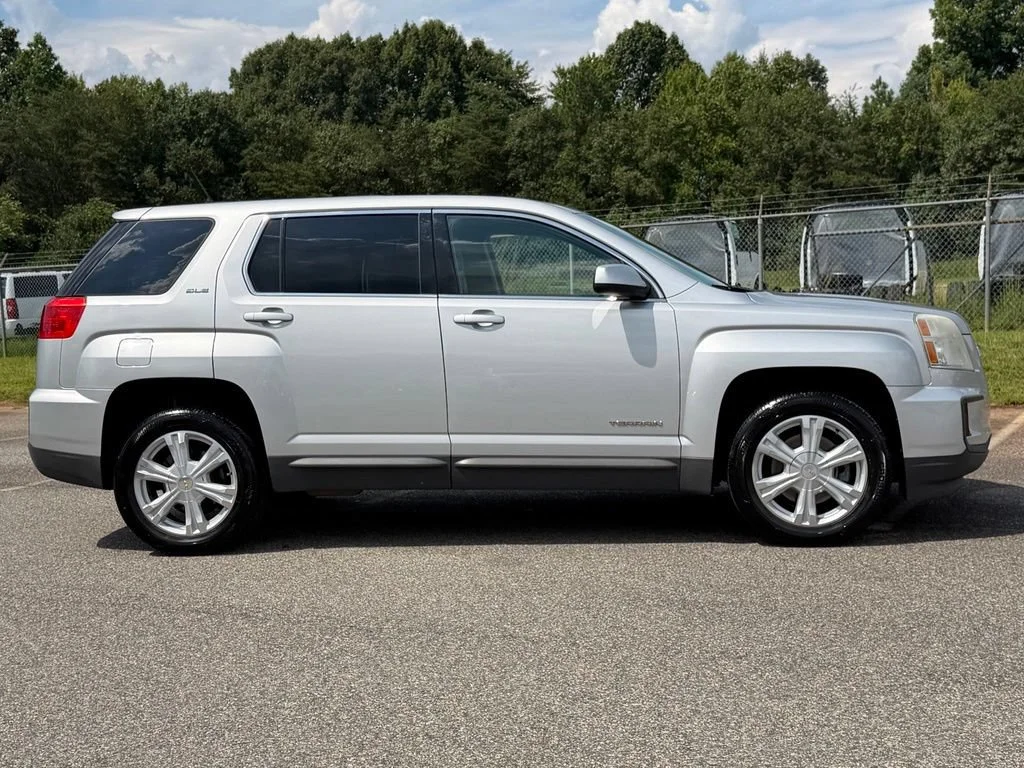Used 2017 QUICKSILVER METALLIC GMC SLE image 31