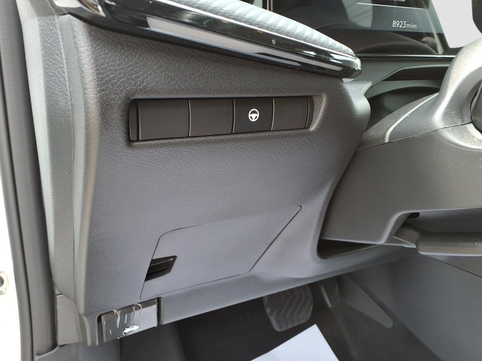 Used 2025 Aspen White Tricoat Qac Nissan SR image 18