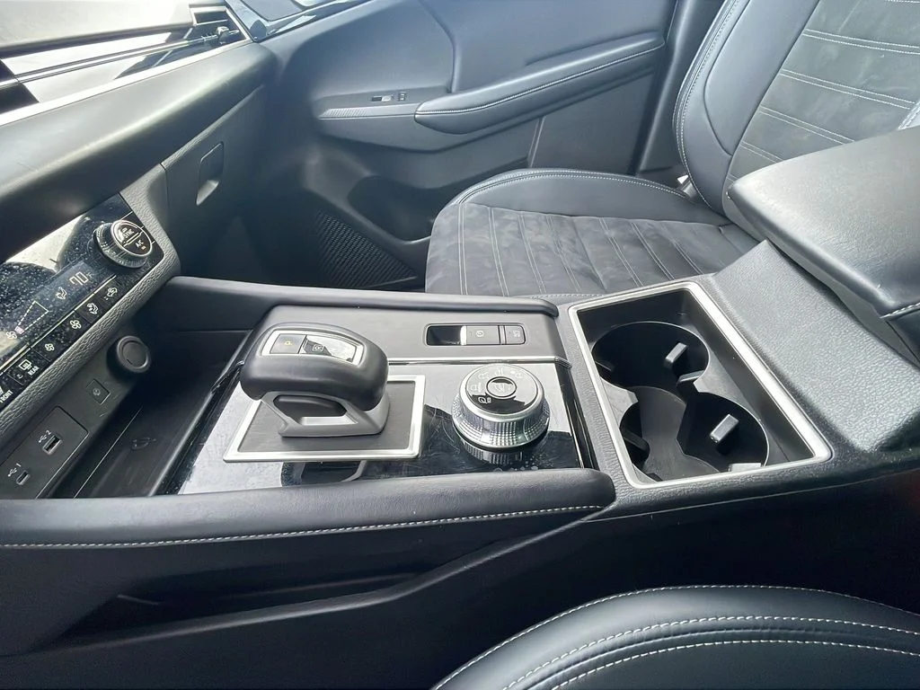Used 2024 Blue Mitsubishi SE image 23