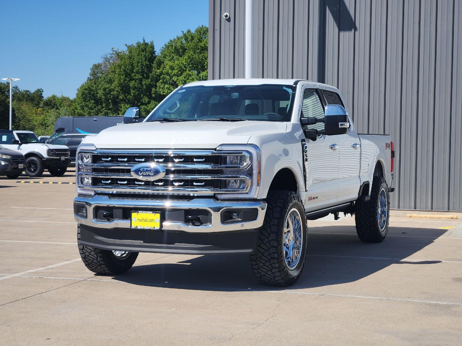 New 2026 Star White Metallic Tri-Coat Ford F-250® Lariat® image 2