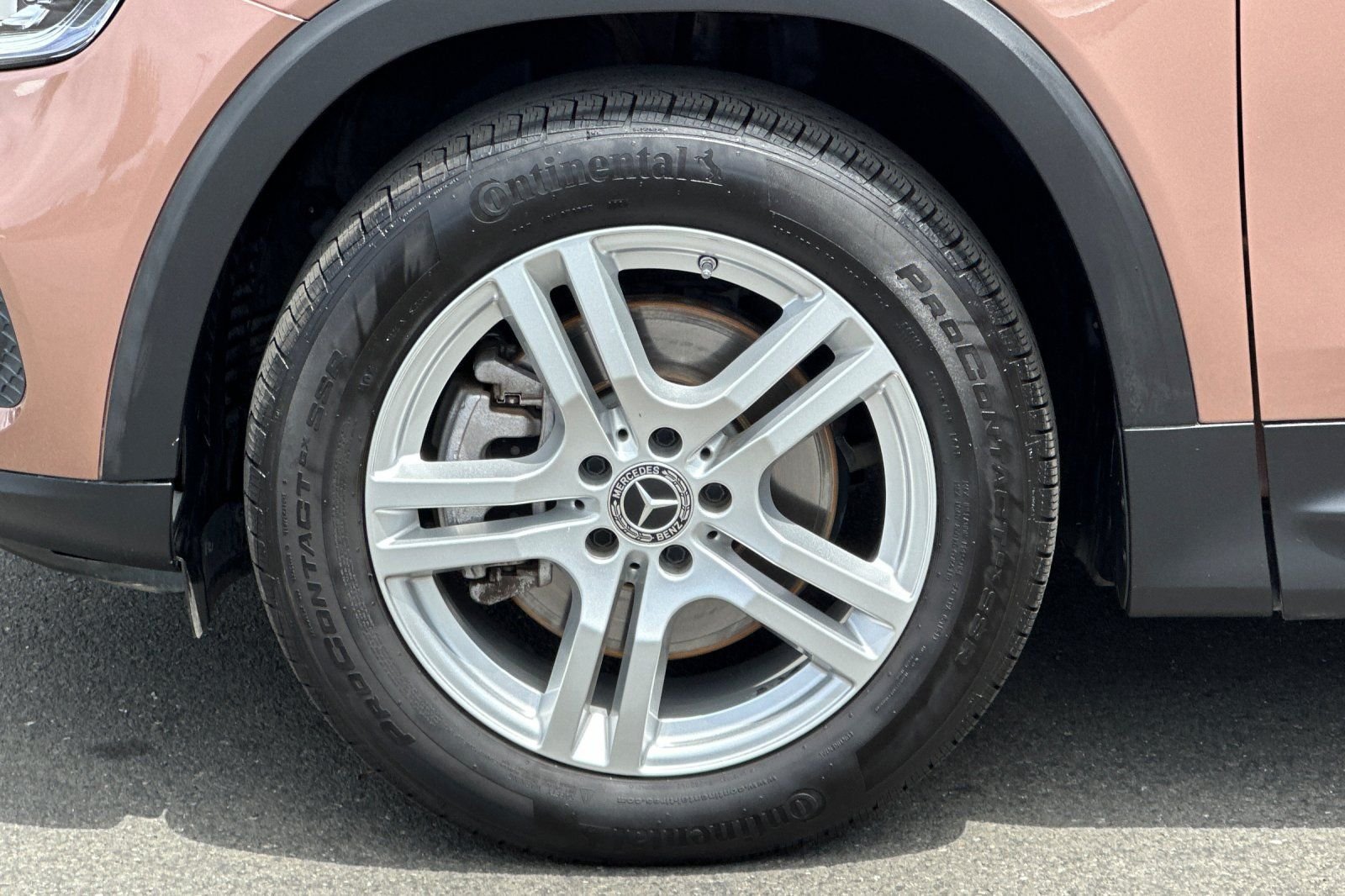 Used 2022 Gold Mercedes-Benz GLB 250 image 26
