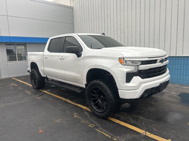 Used 2024 Summit White Chevrolet RST image 1