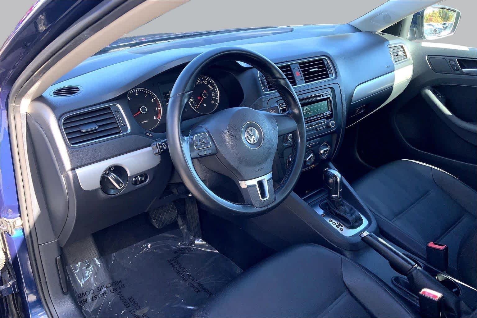 Used 2013 Tempest Blue Metallic Volkswagen SE image 18