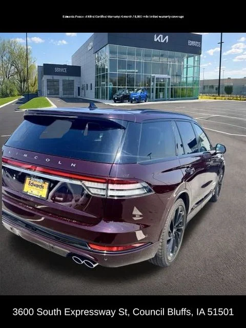 Used 2023 Red Lincoln Reserve image 3