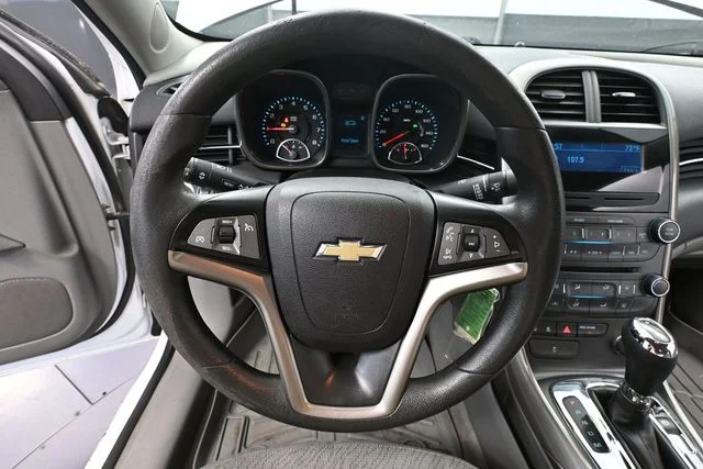 Used 2013 White Chevrolet LS image 19