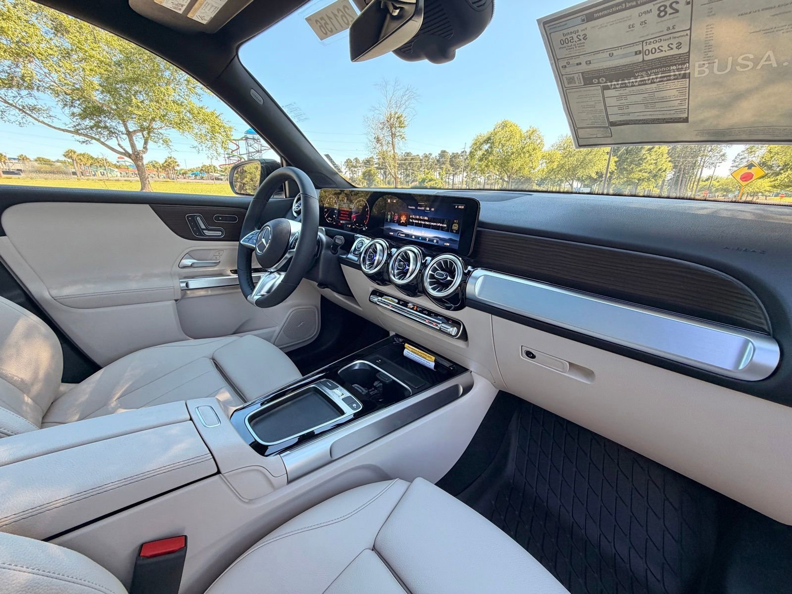 New 2026 Polar White Mercedes-Benz GLB 250 image 46