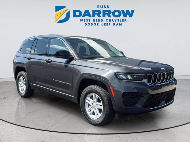 Used 2023 Gray Jeep Laredo image 7
