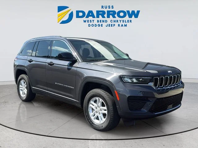 Used 2023 Gray Jeep Laredo image 7