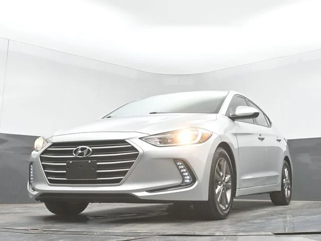 Used 2018 Silver Hyundai Value Edition image 43