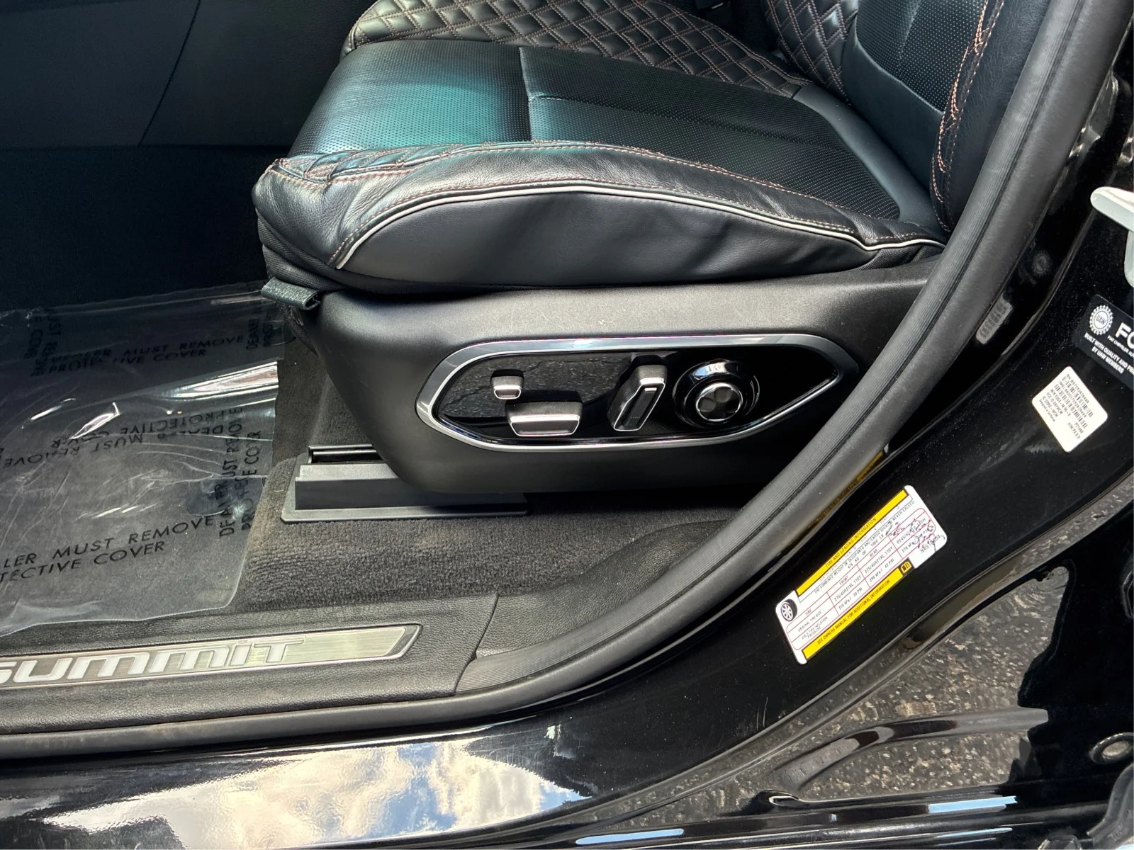 Certified Used 2022 Diamond Black Jeep Summit Reserve image 18