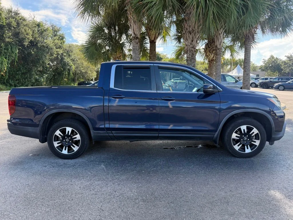 Used 2020 Obsidian Blue Pearl Honda RTL image 7