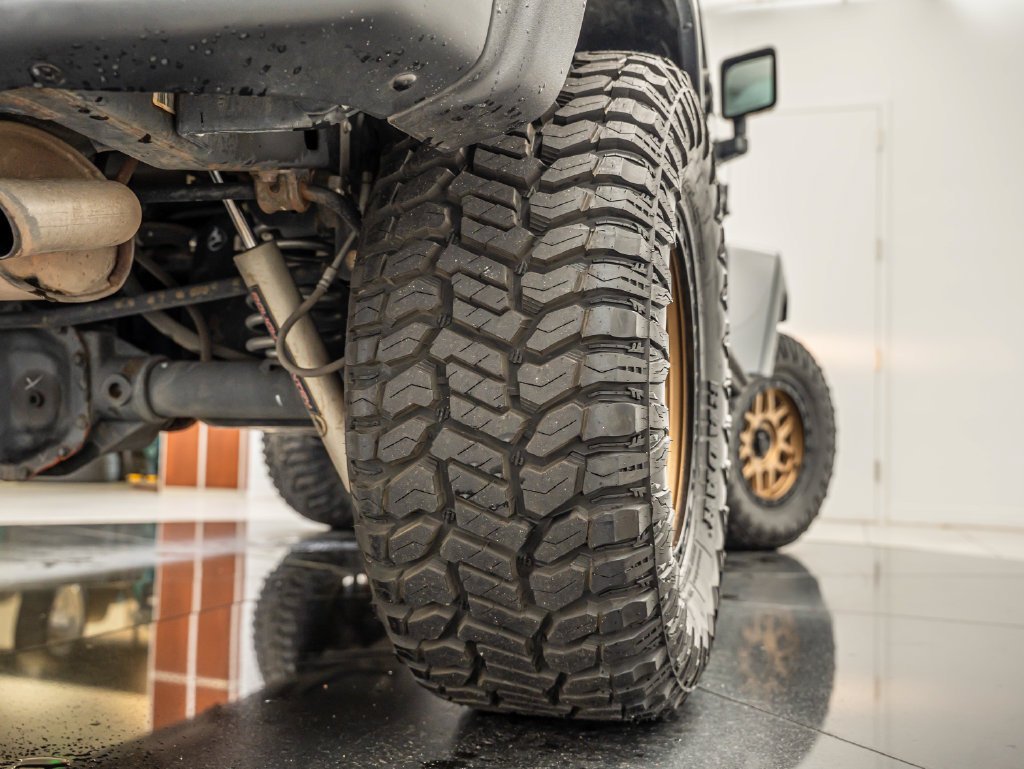 Used 2018 Rhino Clearcoat Jeep Unlimited Sport image 41