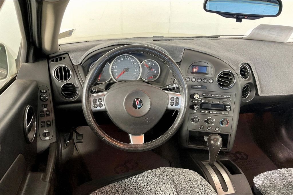 Used 2007 White Pontiac Base image 3