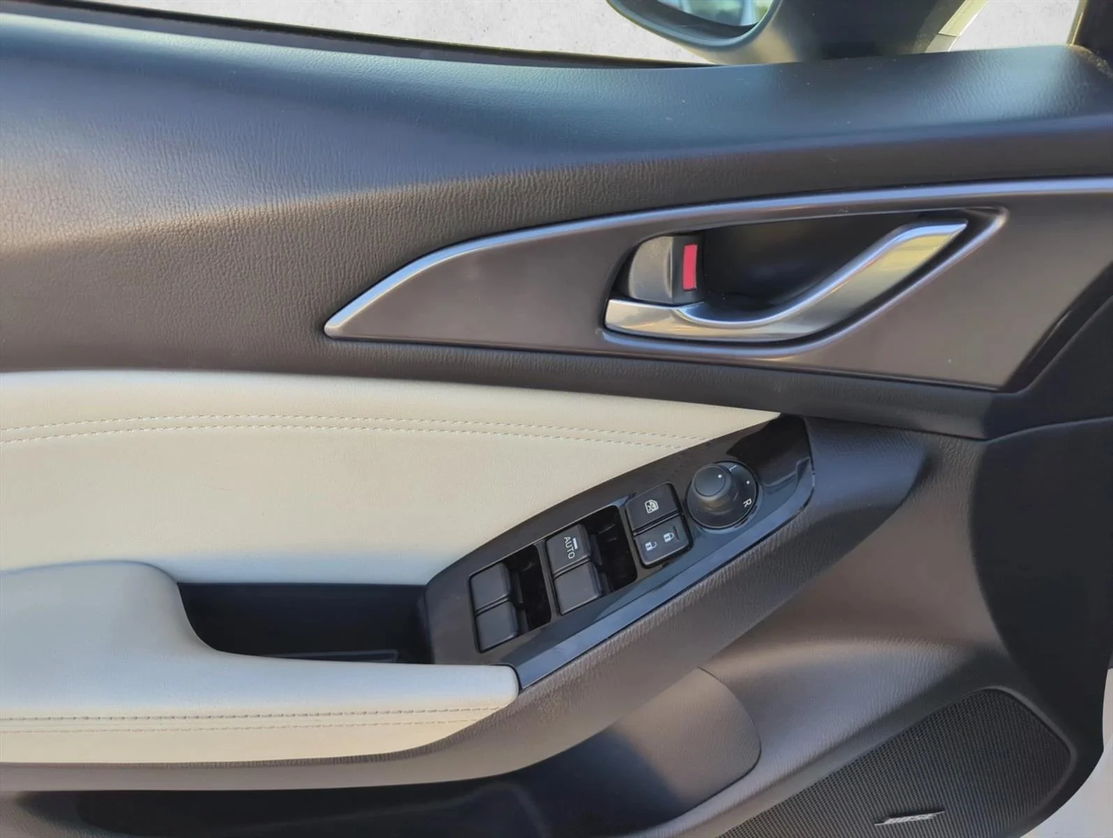 Used 2018 Snowflake White Pearl Mica Mazda Grand Touring image 10