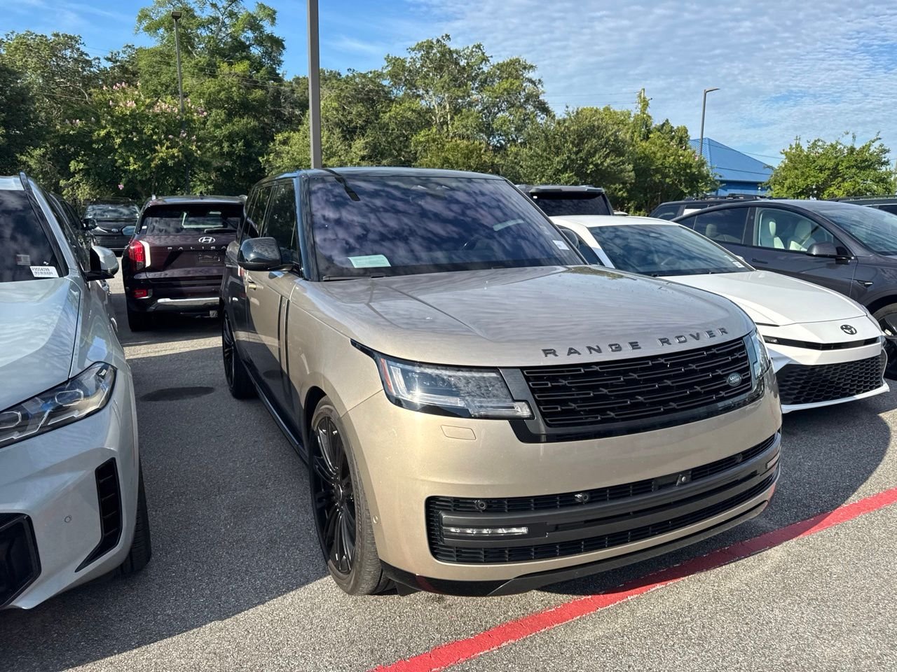 Used 2023 Gold Land Rover SE image 3
