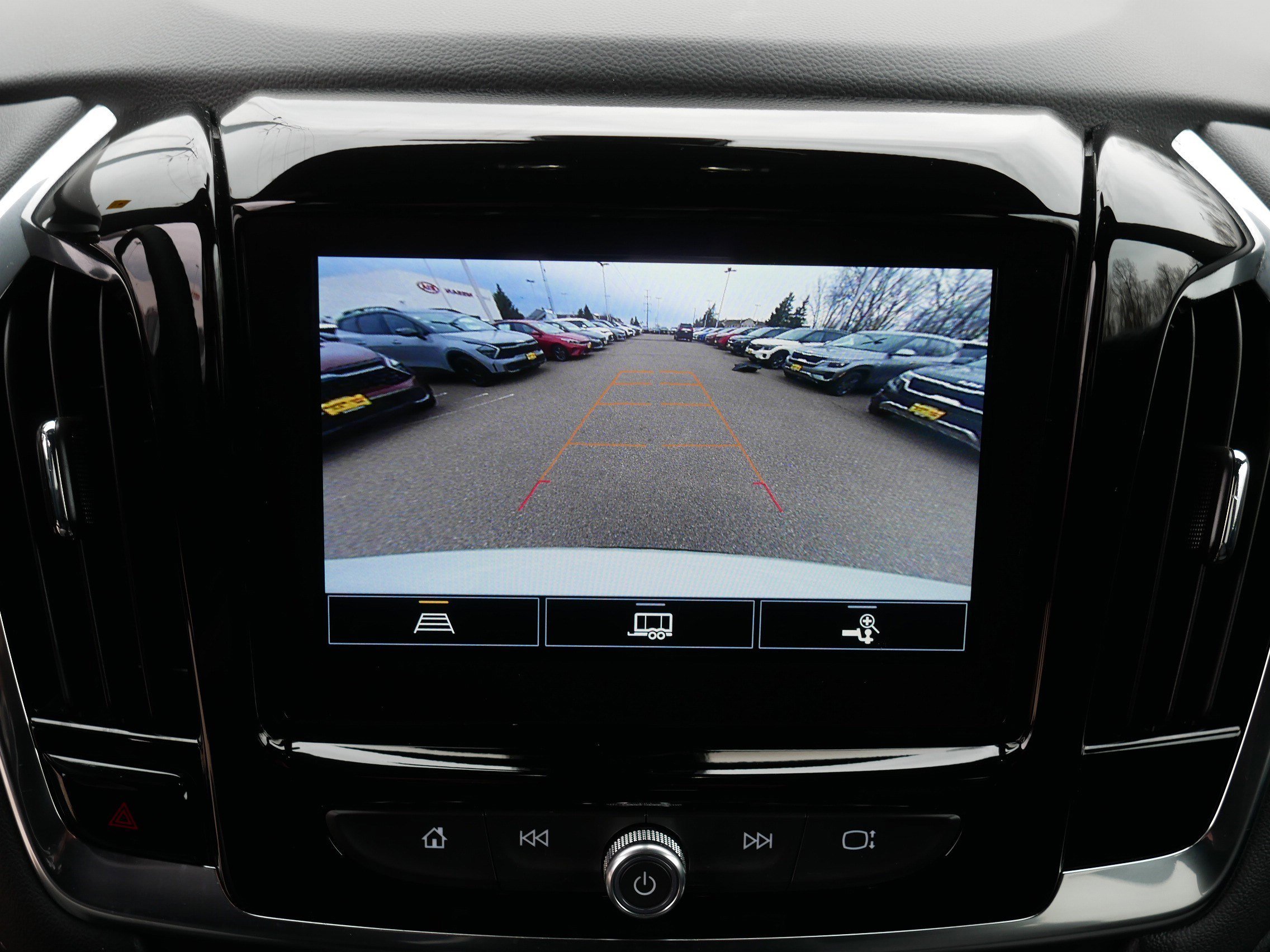 Used 2023 Summit White Chevrolet LT Cloth image 27