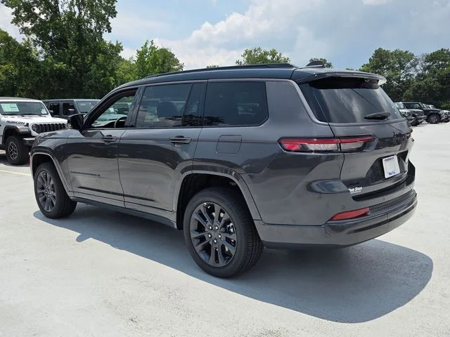 New 2026 Baltic Gray Metallic Clear-Coat Exterior Paint Jeep Limited Reserve image 6