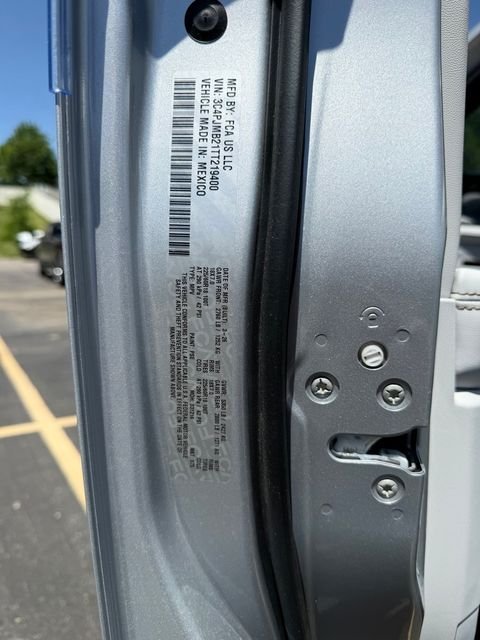 New 2026 Silver Zynith Clear-Coat Exterior Paint Jeep Limited image 32