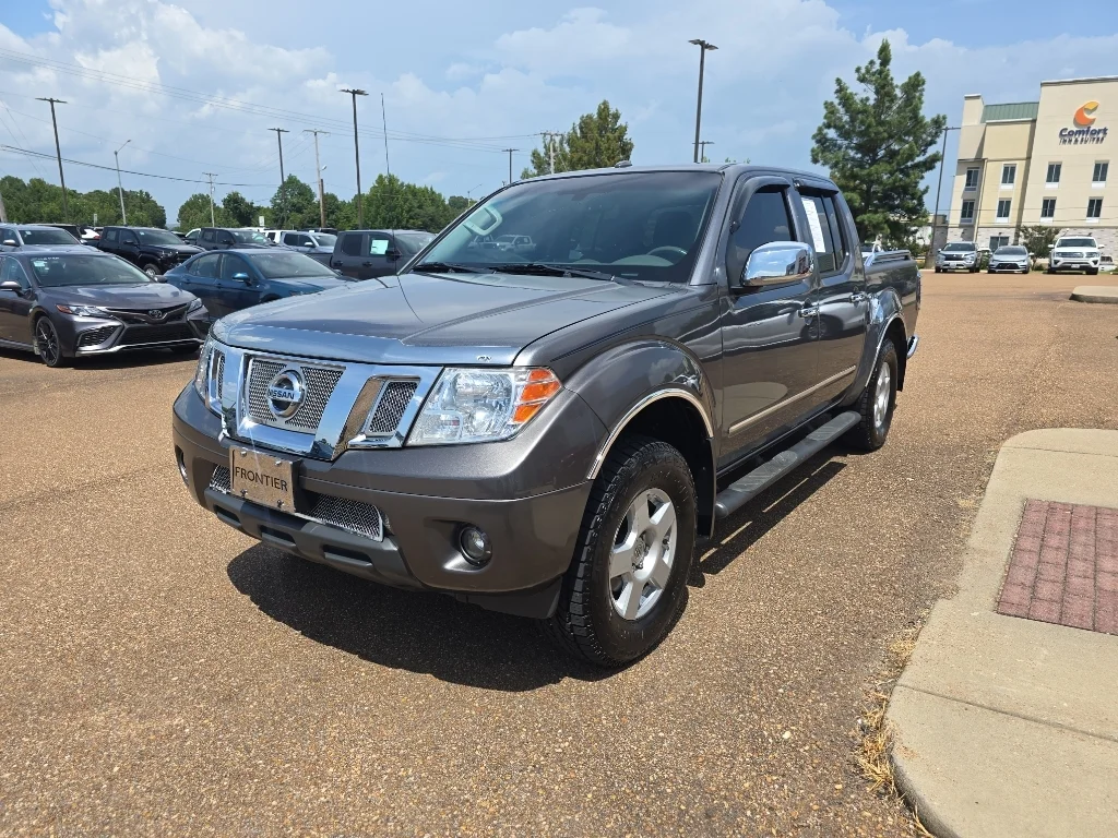 Used 2018 Gun Metallic Nissan SV V6 image 2