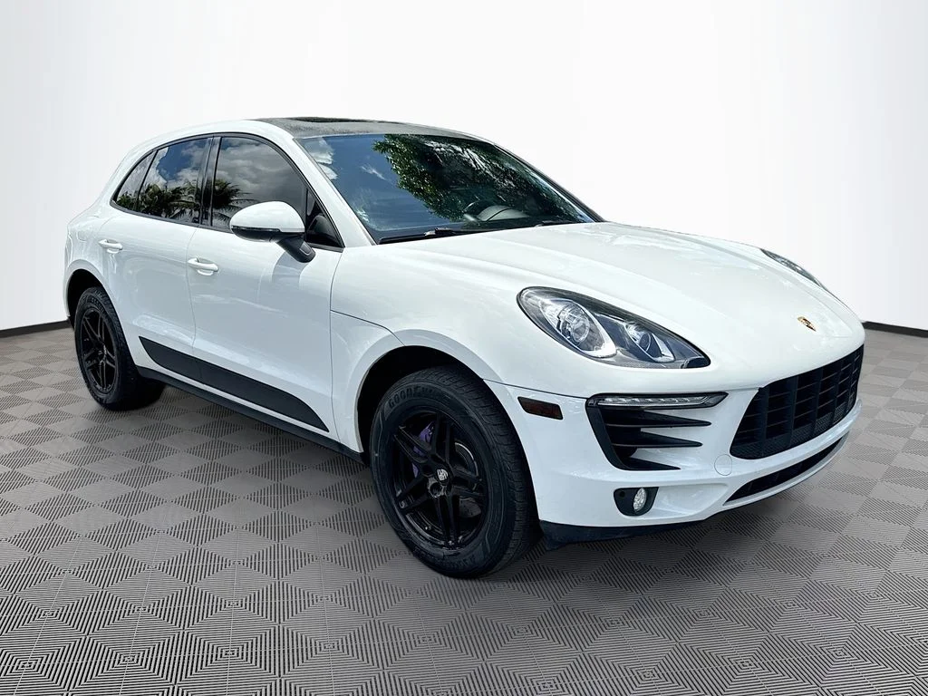 Used 2018  Porsche  image 4
