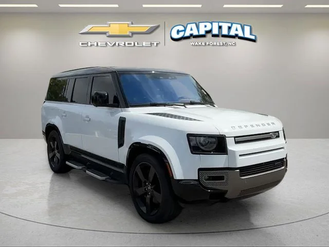 Used 2023 White Land Rover X-Dynamic SE image 7