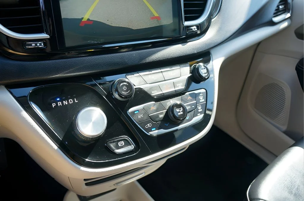 Used 2024 Diamond Black Chrysler Touring L image 26