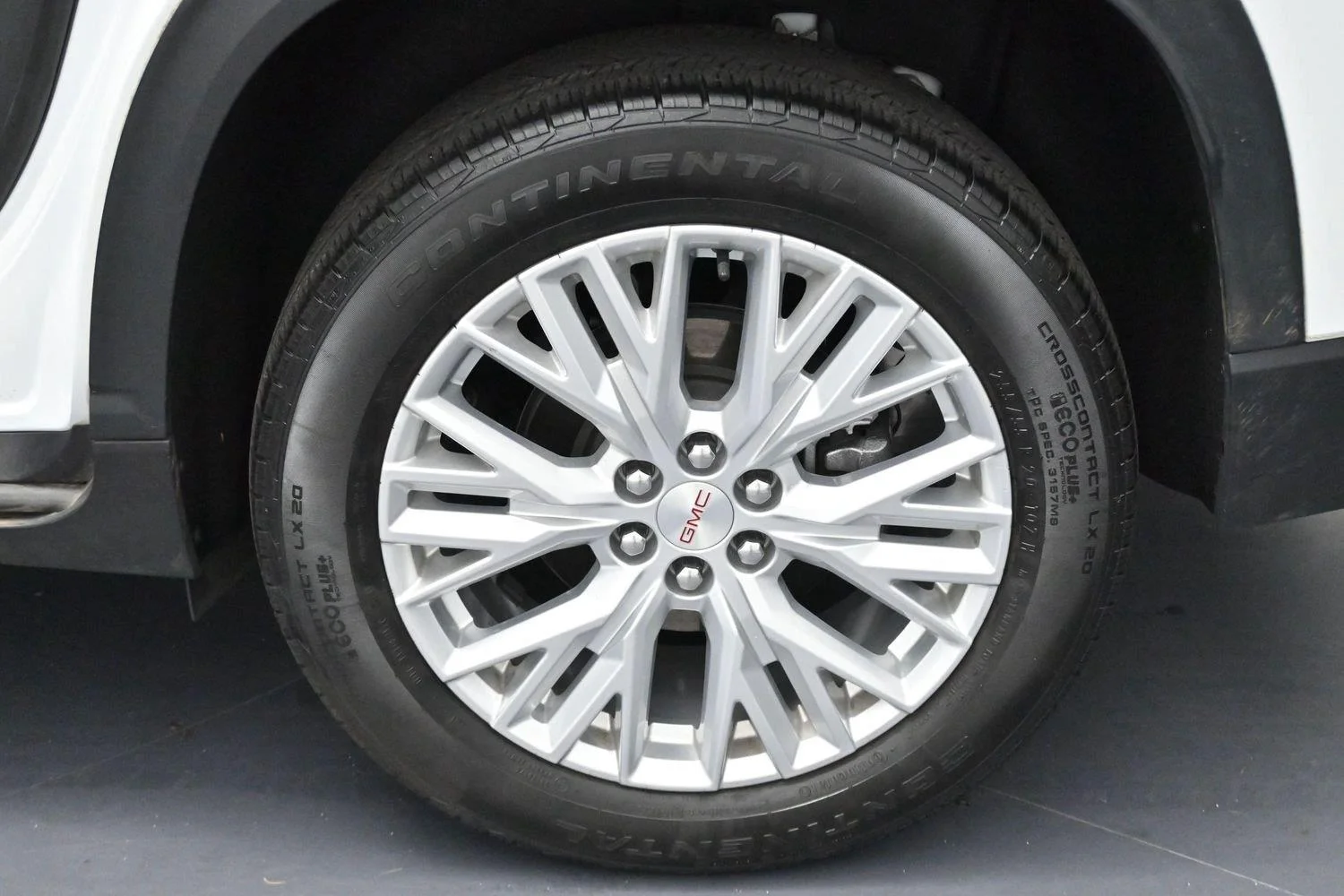 Used 2024 Summit White GMC FWD Elevation image 38