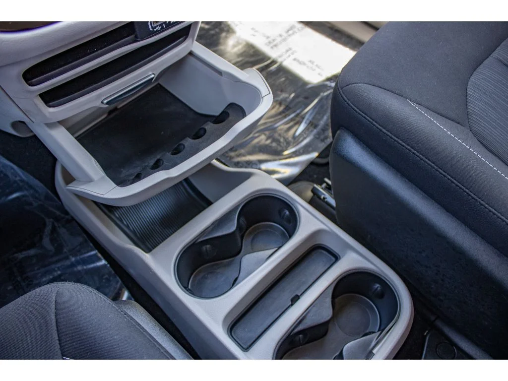 Used 2023 Silver Mist Clearcoat Chrysler LX image 47