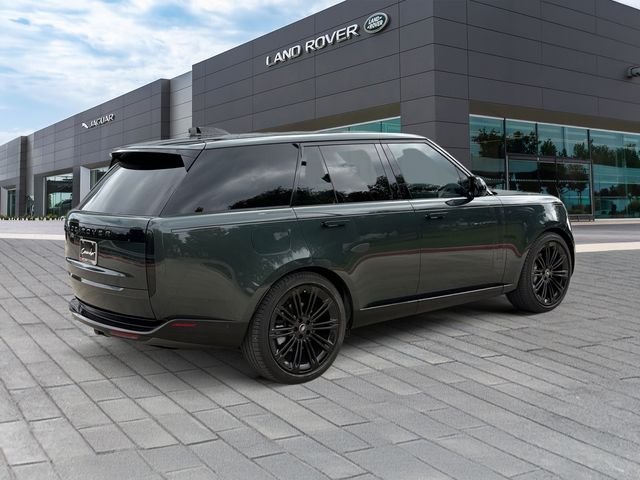 Used 2024  Land Rover SE image 5