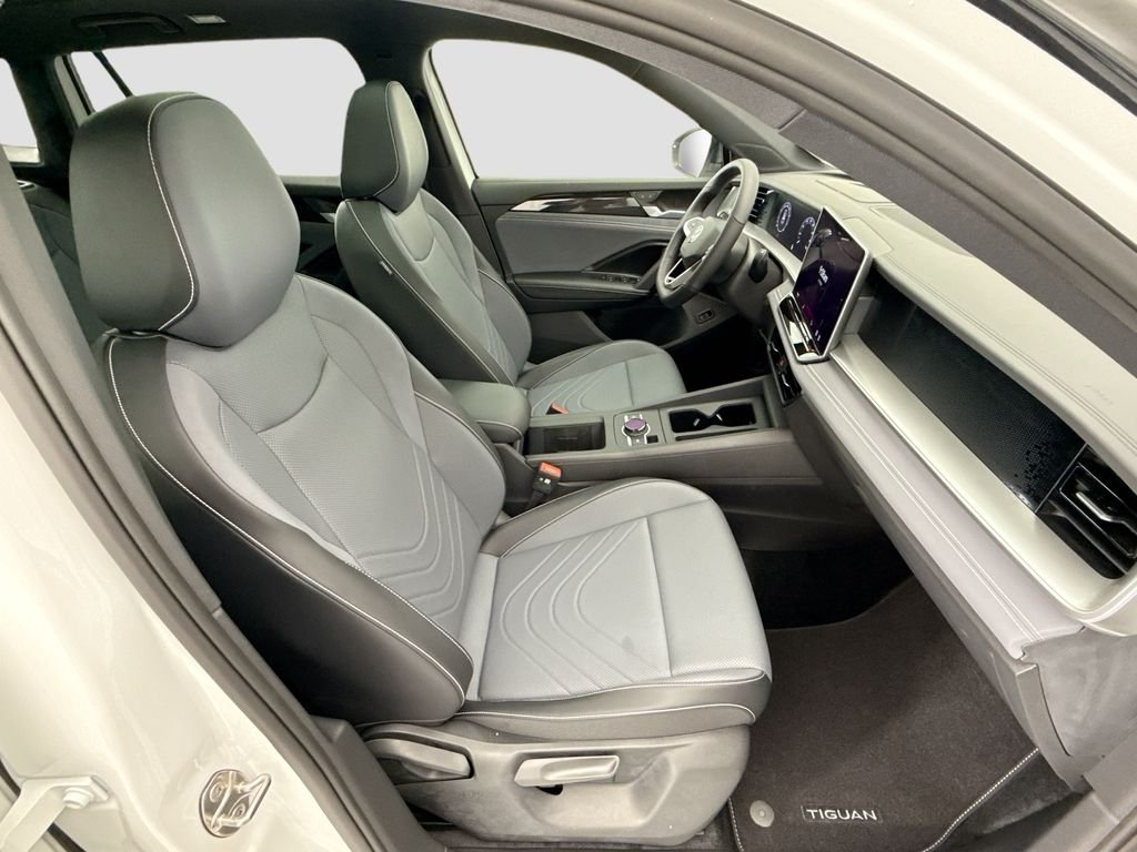 New 2026 Opal White W/Deep Black Roof Volkswagen SE R-Line Black image 18