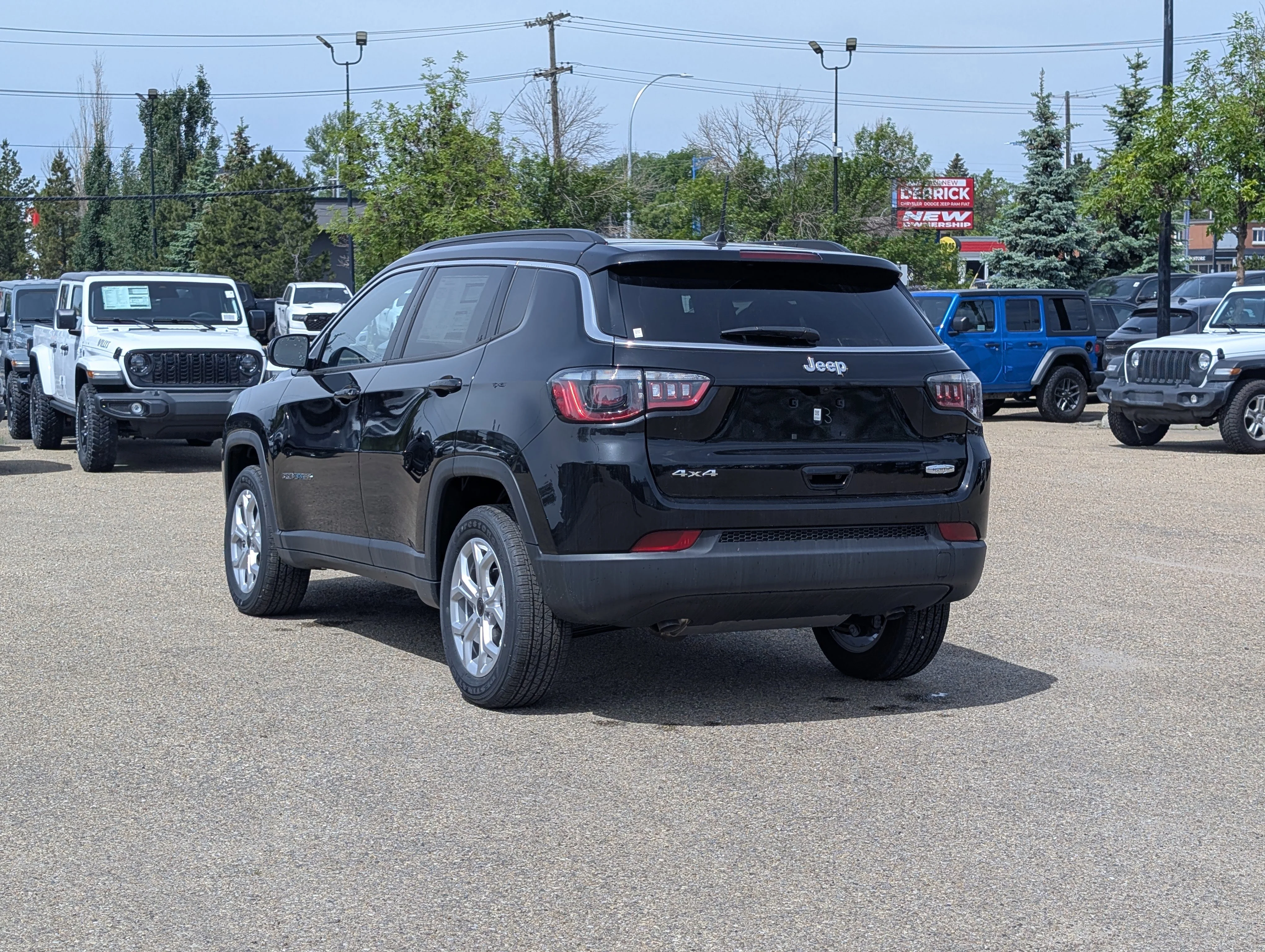 New 2026 Diamond Black Crystal Pearl Jeep North image 4