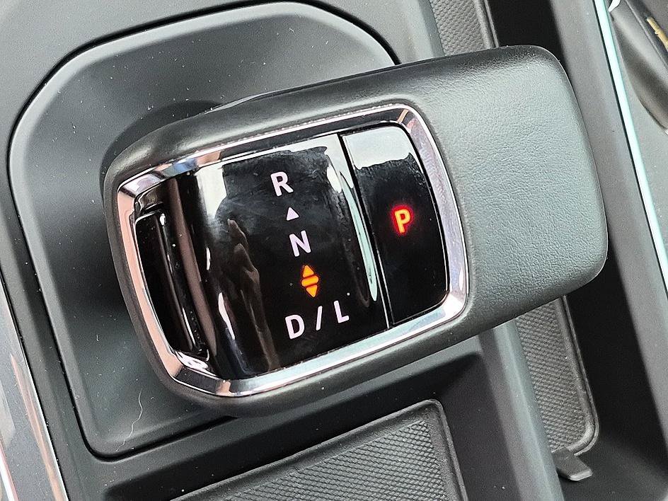Used 2025 Sterling Gray Metallic Chevrolet High Country image 25