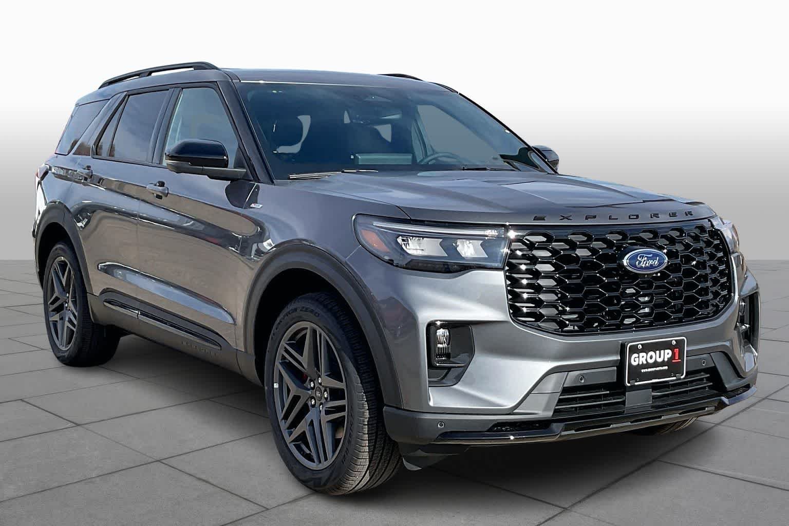 New 2026 Carbonized Gray Metallic Ford ST-Line image 2
