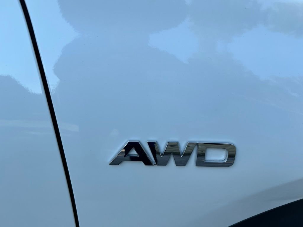 Used 2021 White Kia S image 12