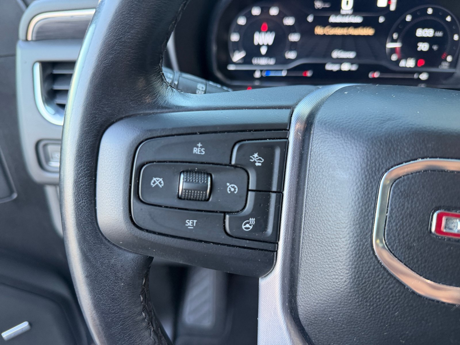 Used 2022 White Frost Tricoat GMC SLT image 25