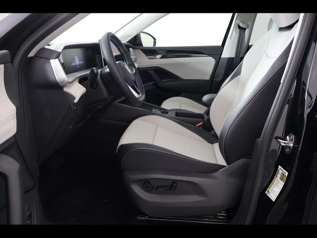 New 2026 Black Volkswagen 2.0T SE image 14