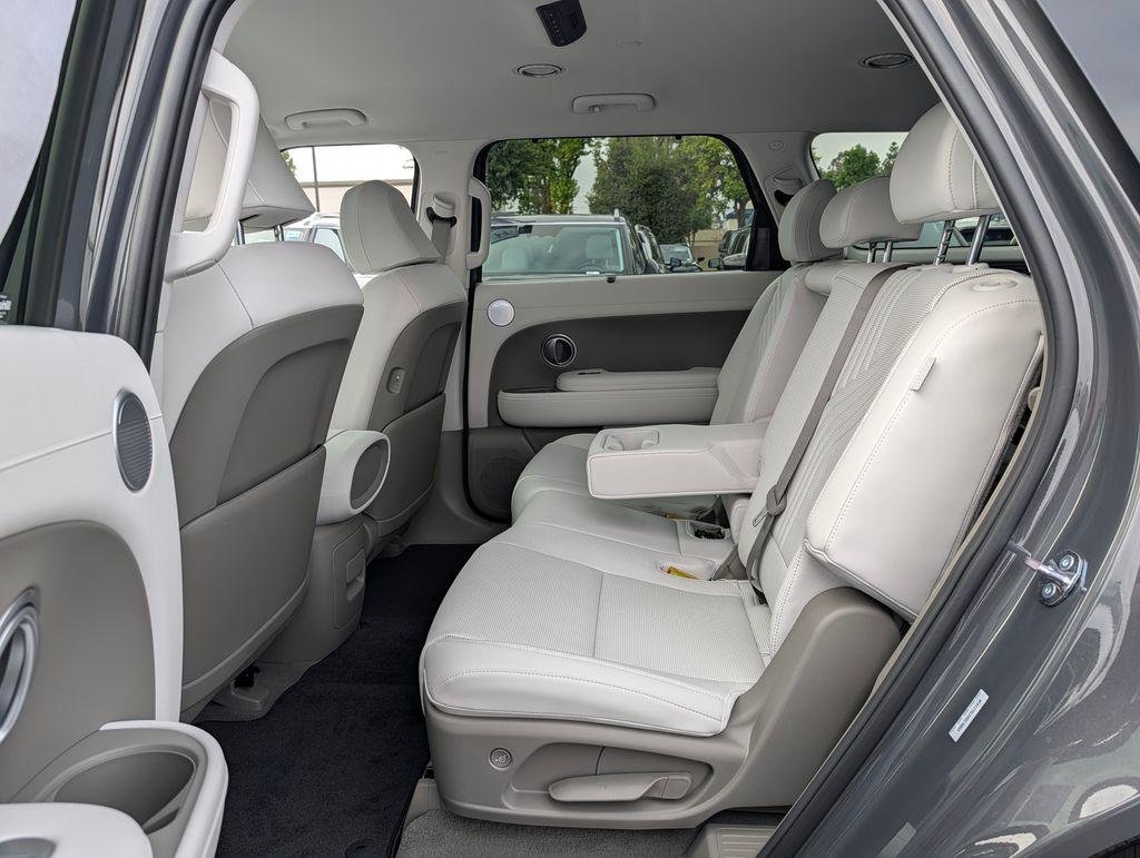 New 2026 Gray Hyundai Blue SEL 8P image 13