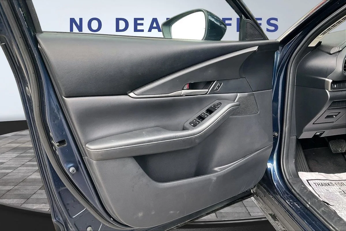 Used 2021  Mazda Select image 20