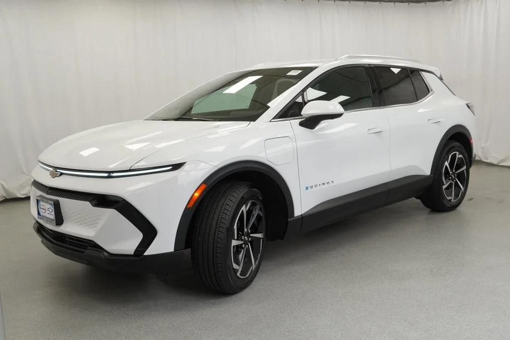New 2026 Summit White Chevrolet LT image 3