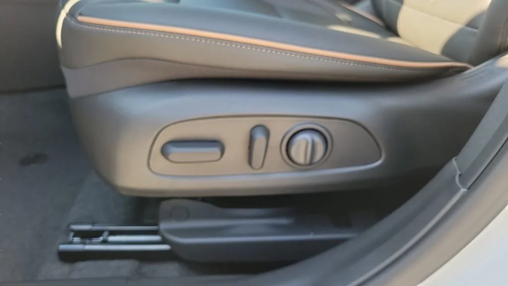 New 2026 White Frost Tricoat Buick Avenir image 19