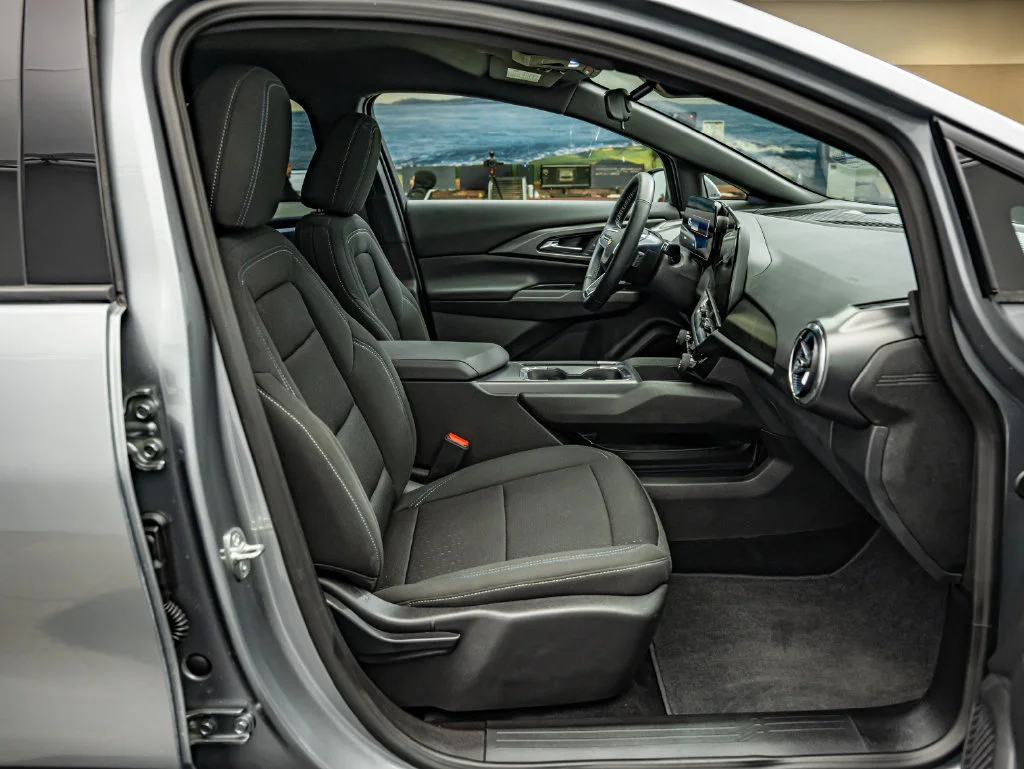 Used 2025 Sterling Gray Metallic Chevrolet LT image 33