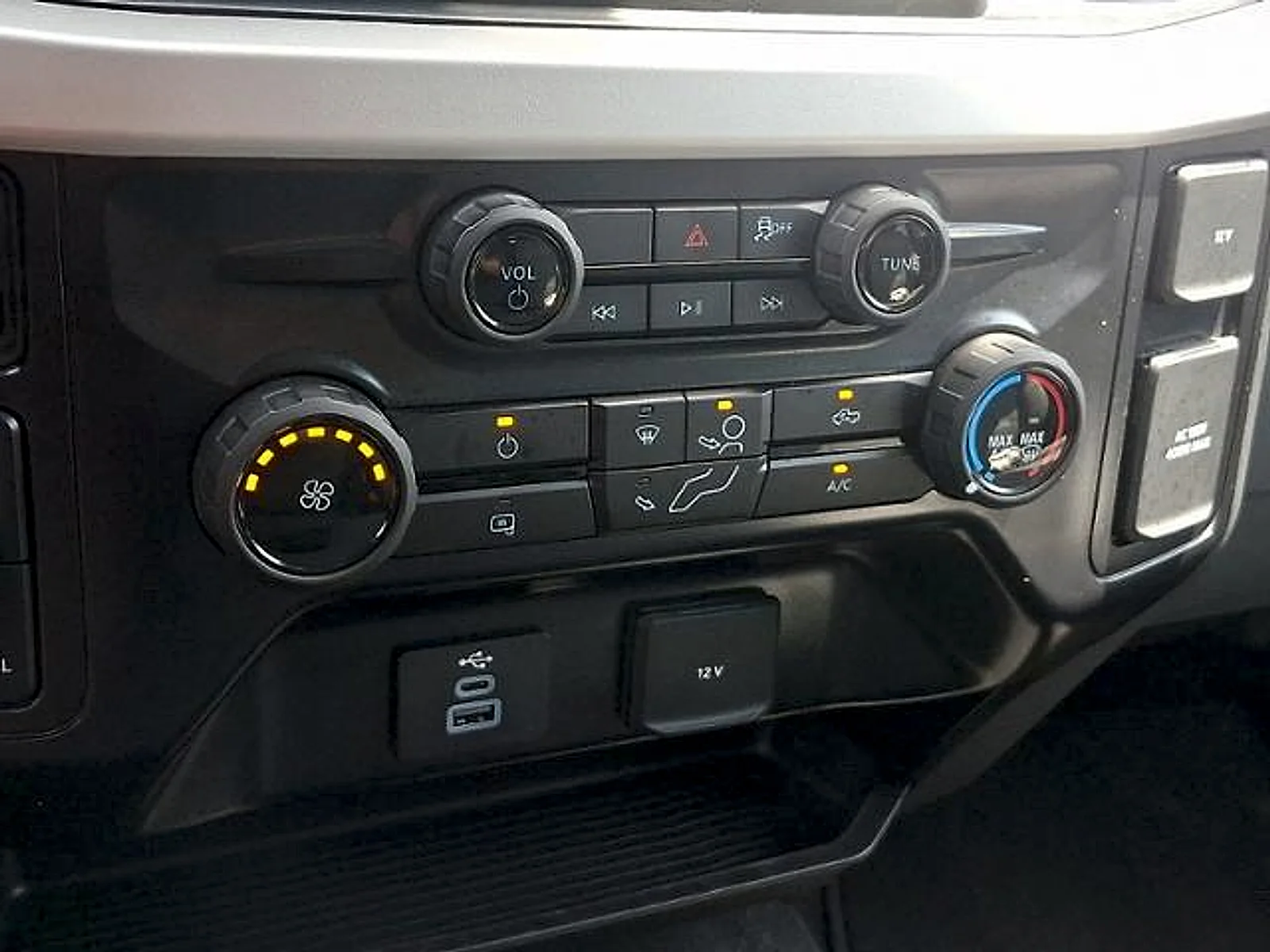 Used 2025 Oxford White Ford XLT image 16