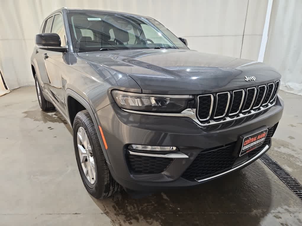 Used 2022 Metallic Jeep Limited image 8