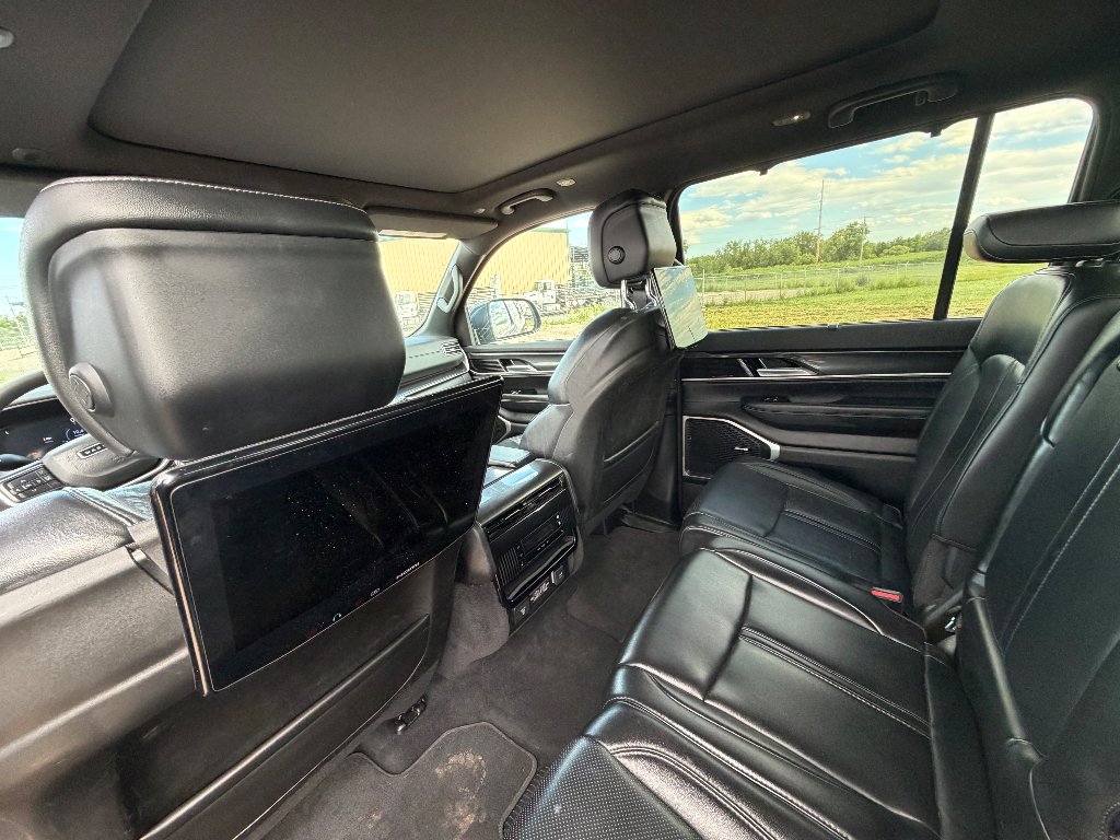 Used 2022 Baltic Gray Metallic Clearcoat Jeep Series I image 22