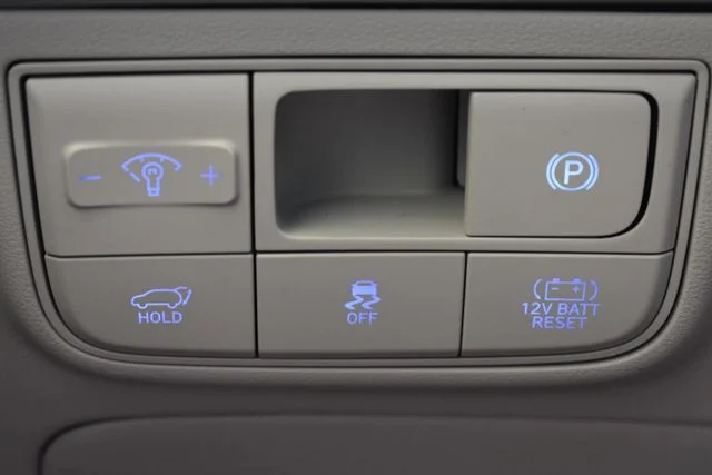 Used 2025 Gray Hyundai SEL Convenience image 25