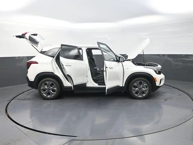 Used 2024 White Kia LX image 36