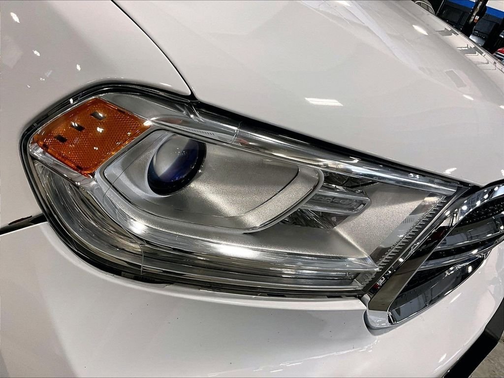 Used 2020 White Dodge SXT Plus image 34