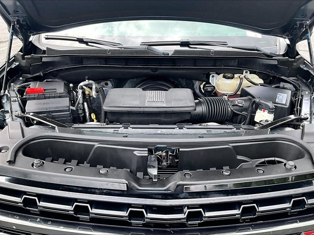 Used 2021 Gray Chevrolet Z71 image 31