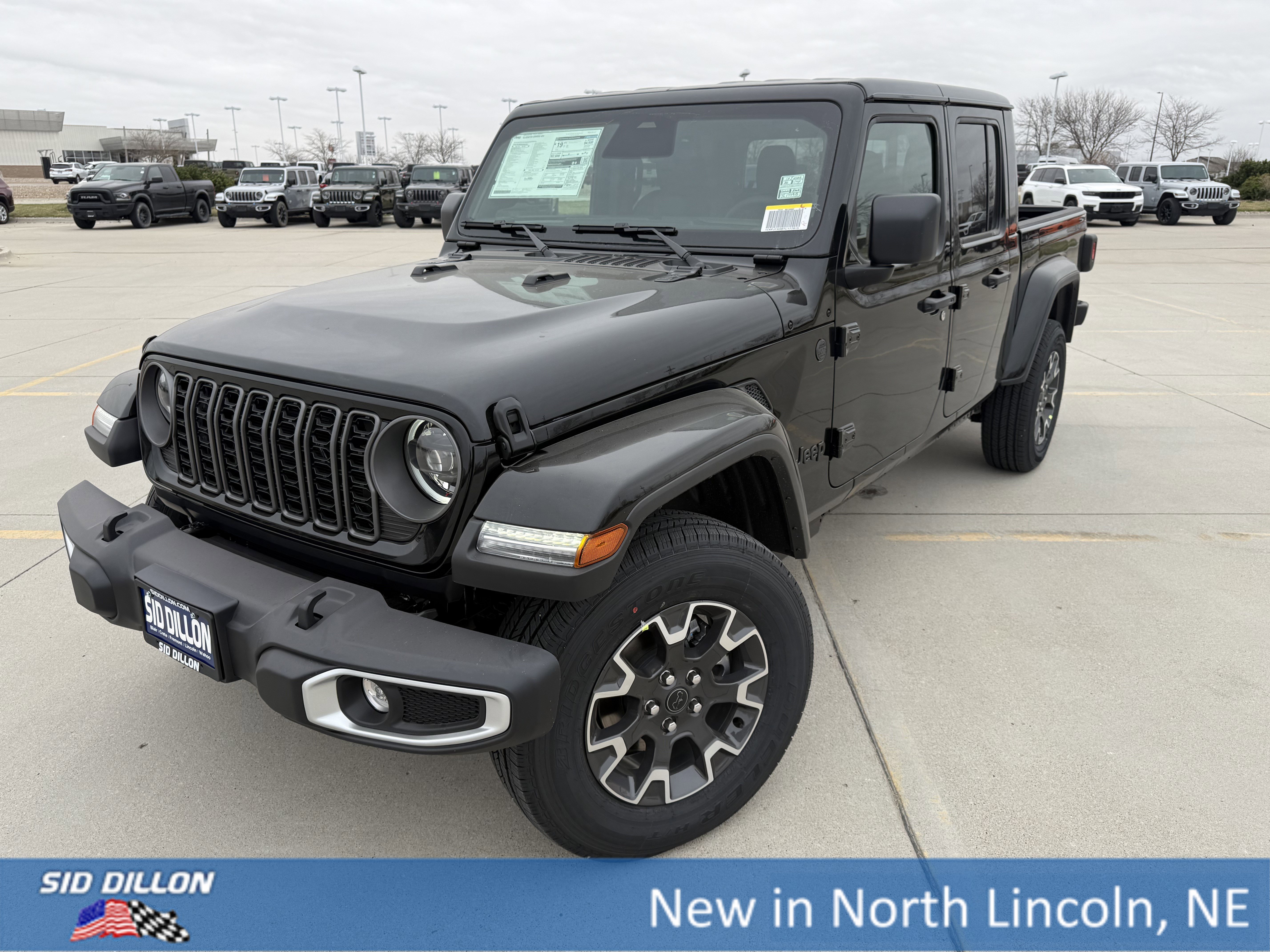2026 Jeep Gladiator Sahara Auto's photo