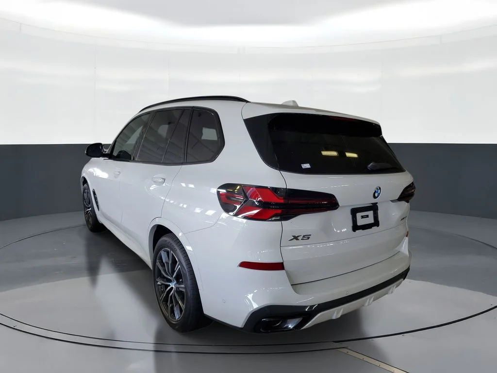 New 2026 White BMW sDrive40i image 4